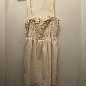 American Eagle cream dress size medium. Very stretchy and only worn once.